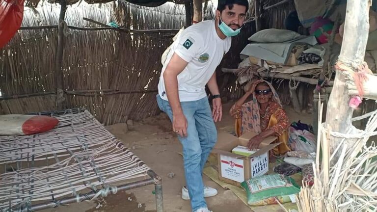 500 Food Packs Delivered in Slums of Karachi- The NGO World Foundation